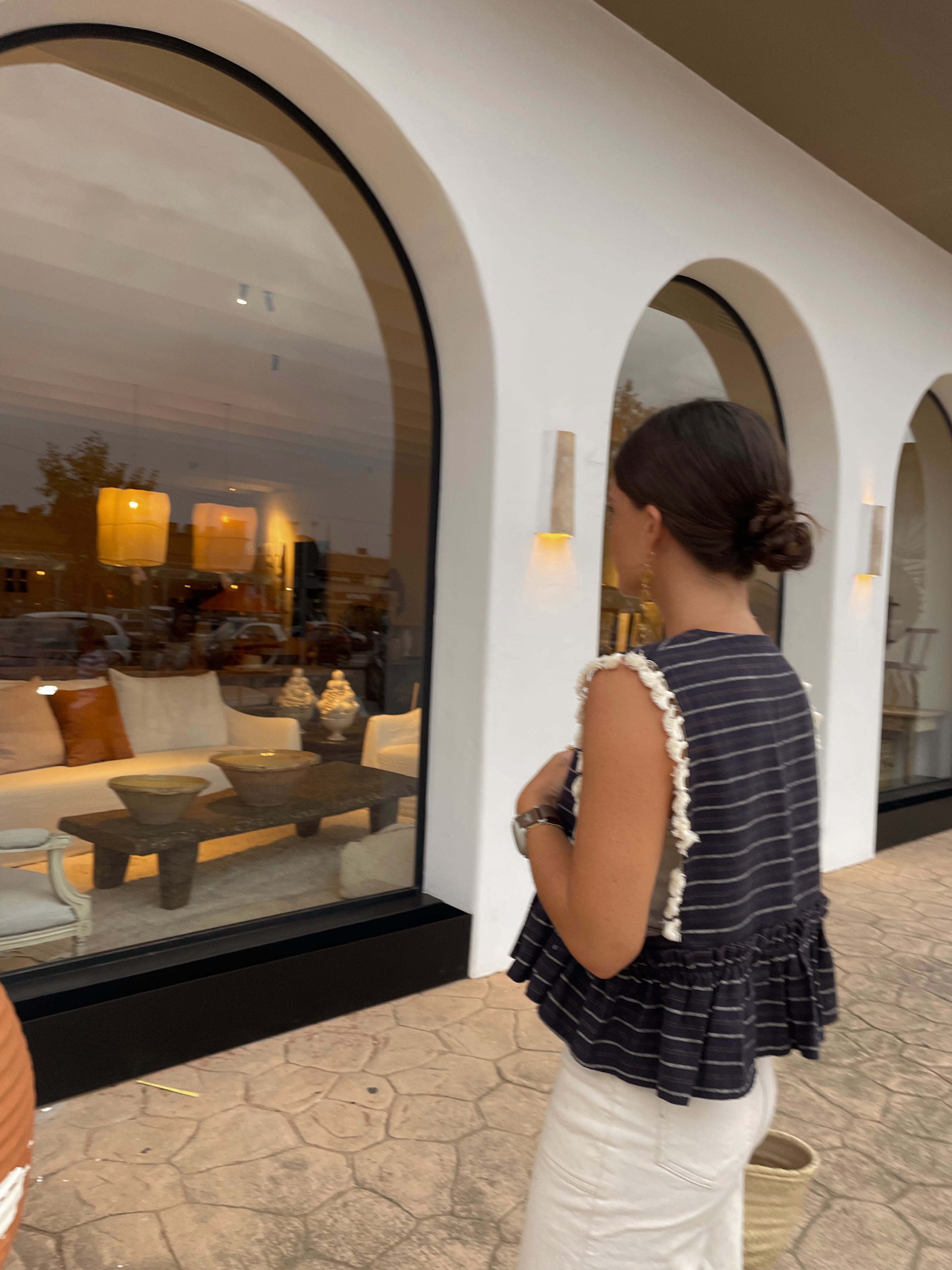 INÉS EN SU TIENDA FAVORITA DE JÁVEA